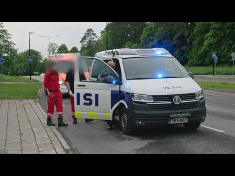 50 pilleriä syönyt nainen (itsemurhayritys) Poliisit Turku