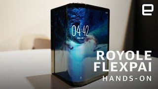 Royole Flexpi Hands-On: The world&#039;s first real foldable phone