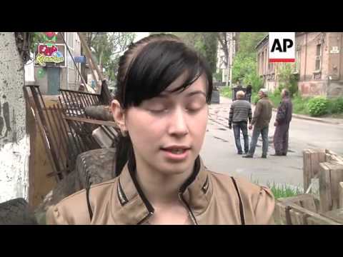 Pro-Russians erect barricades after fighting erupts outside tense city