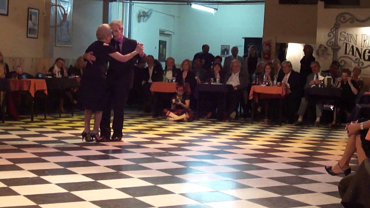Sin Rumbo, Italo y Mecha bailan en homenaje a los 50 años de milonga de Oscar Hector 2/2