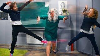 Директор Школы ВЛАДЕЕТ ТЕЛЕКИНЕЗОМ! Мы РАЗОЗЛИЛИ МАМУ БАЛДИ!!!