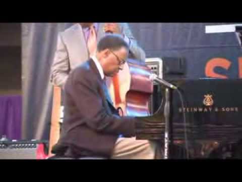Ramsey Lewis Performs Full Concert Live @ Baldwin Hills Crenshaw Plaza 2013