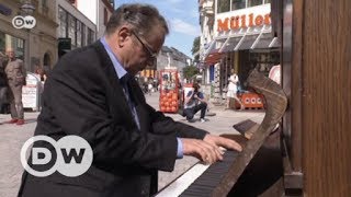 Piano experiments with Hauschka | DW English