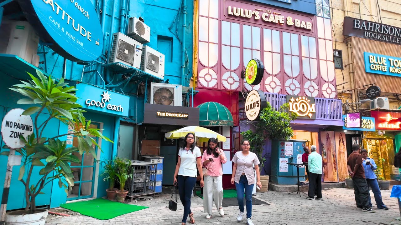 Immersive street-level walking tour through India (Market 17), India, showcasing authentic urban landscapes, local architecture, and the vibrant atmosphere of the city's neighborhoods