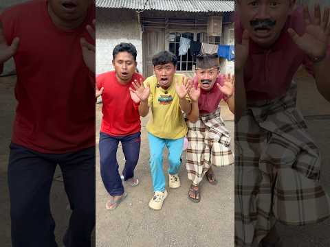 Jalan mundur injak balon