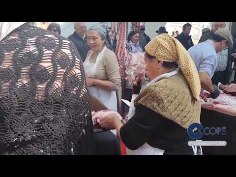 Despiece de un cerdo en Fiesta Matanza Villanueva de Córdoba