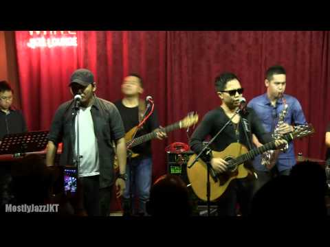 Sandhy Sondoro ft Ronji & Dennis - How Could We Not Love (Superstar) @ Mostly Jazz 01/05/13 [HD]