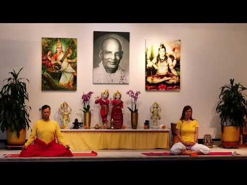 Yogastunde 'Exakt' mit Manuela - Yoga Vidya Mittelstufe Live - 9:15 Uhr 19.09.2021