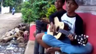 Download lagu Ku Tak Akan Bersuara Versi Pengamen Jalanan Enak Banget HD mp3