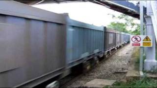 preview picture of video 'Ex-DRS 66401 on 4E19 Mountfield - West Burton at Etchingham, 20/08/09'