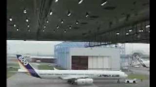 preview picture of video 'Airbus A340 building'