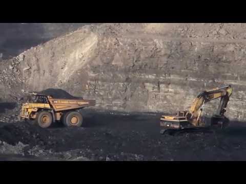 CAT 375 Loading Coal