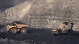CAT 375 Loading Coal