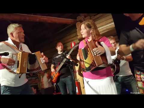 Happy Skvett  i Ransäter Bälgspel vid landsvägskanten 2016