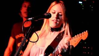 LIZ PHAIR 6&#39;1&quot; MAXWELL&#39;S NJ December 12 2010