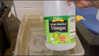 Removing RUST from cast iron: how to build and use a VINEGAR BATH