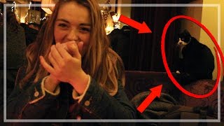 MEISJE GAAT OP POES ZITTEN!