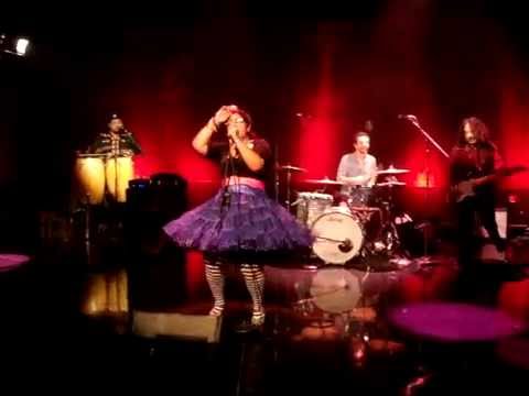 La Santa Cecilia :: Vengo
