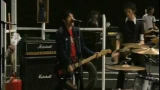 Sum 41 - Slipping Away (Music Video)