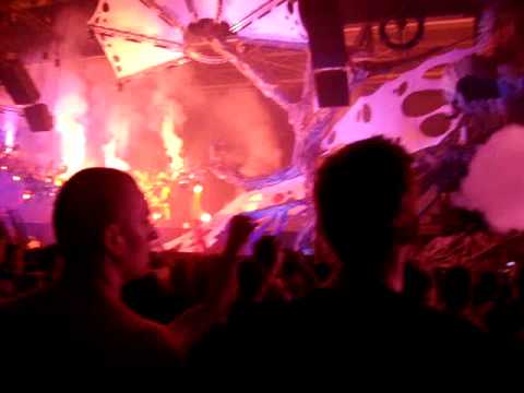 QLIMAX 2009 -- Intro Noisecontrollers "JDX feat Sarah Mariah - Live The Moment"
