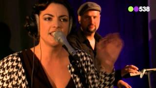 Caro Emerald - Stuck (Live bij Evers Staat Op)