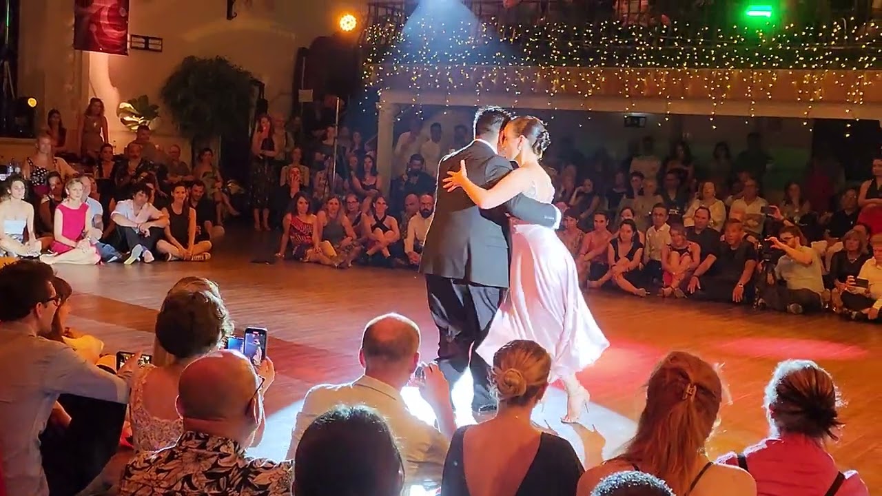 Argentine tango: Agustina Piaggio & Carlos Espinoza - Milonga Del 83