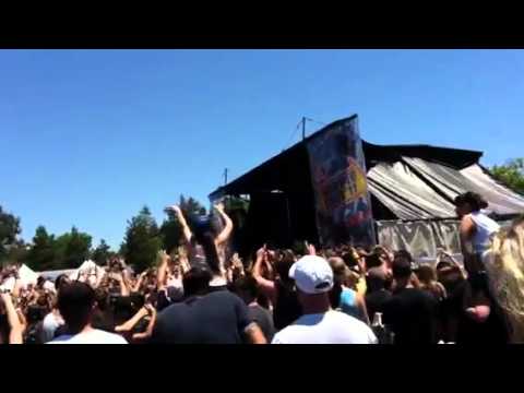 3Oh!3 live at warped tour 2011 don't trust a ho