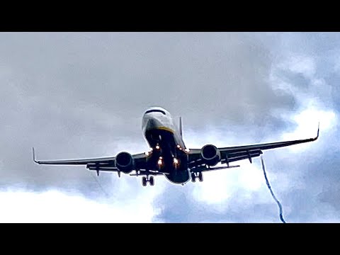 Ryanair Boeing 737 EI-DPI arriving at Bournemouth airport (22/08/2022)