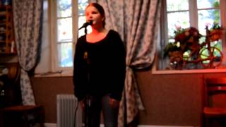 Lola Reva chante "t'es beau".MOV