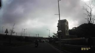 Re: [問卦] 重機仔愛鑽車又要享受汽車權利？