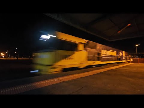 1MP2 PN down Steelie/Intermodal (4x NRS, 82P), Melbourne to Perth, 2255, 18/1/26, Horsham VIC 