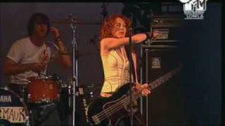Melissa Auf Der Maur - Real A Lie live At Lowlands Festival 08/21/04