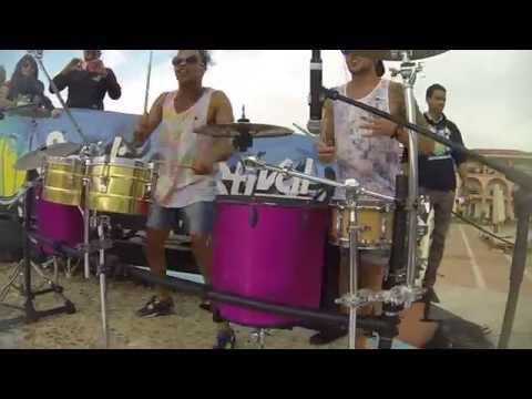 Momentazo Menllizons en la fiesta de la espuma