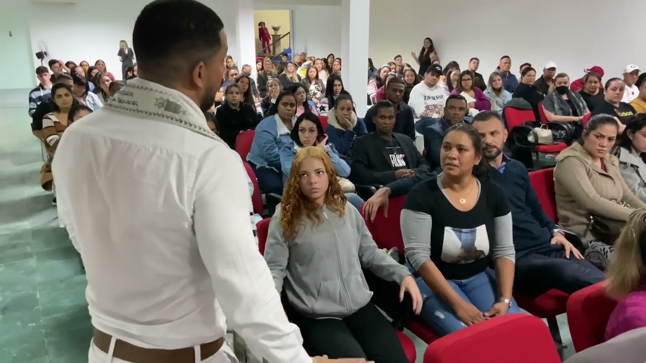 🚨CENAS FORTES, jovem ataca pastor na hora da revelação 😳😳❌