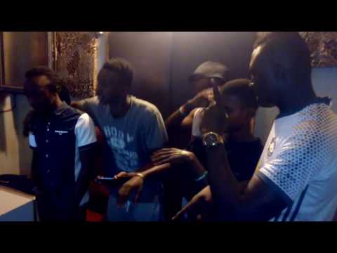 Ak47 Sosa au studio pour un feat avec Mister Blindé ca sera du lourds les Sosa.