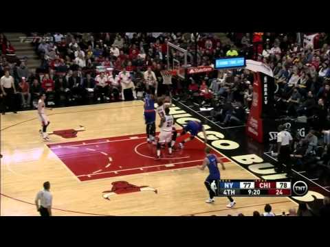 Joakim Noah blocks Jason Smith