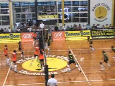 Equipe feminina uberlandense perde na estreia da Superliga feminina