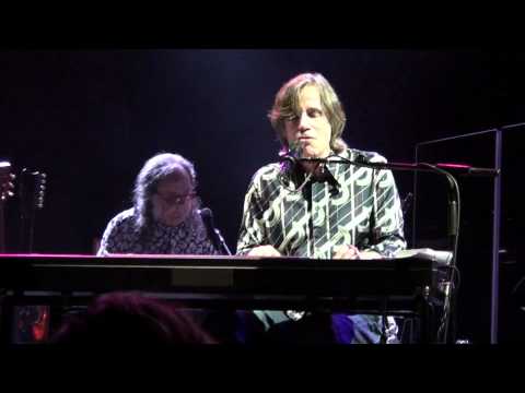 Jackson Browne San Diego 9-30-10 "The Load Out/Stay"