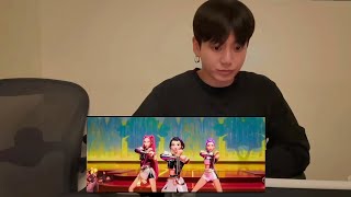Download lagu BTS Jungkook Reacting To K-pop Demon Hunters 'Golden' mp3