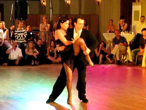  Esteban Moreno  and  Claudia Codega  are  dancing  to  the  tango  "  Negracha  "