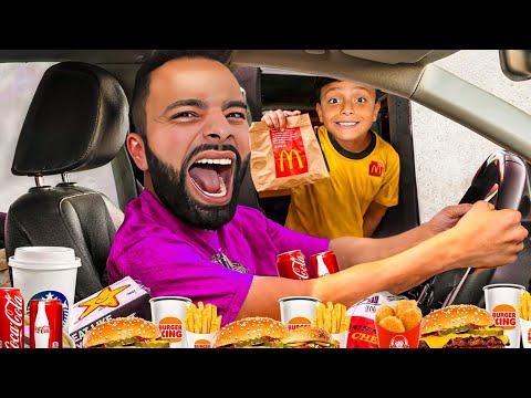 PIDIENDO EL MISMO DESAYUNO QUE LA PERSONA DE ENFRENTE