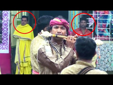 যাদুকর বাঁশির সুর দেখছে অন্যদল - মধুর বাঁশির সুরে কৃষ্ণ কৃষ্ণ - The melody of the sweet flute