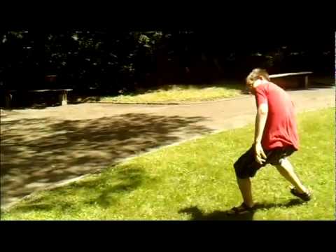 Dumme Krüppel krüppeln sich krüppelig