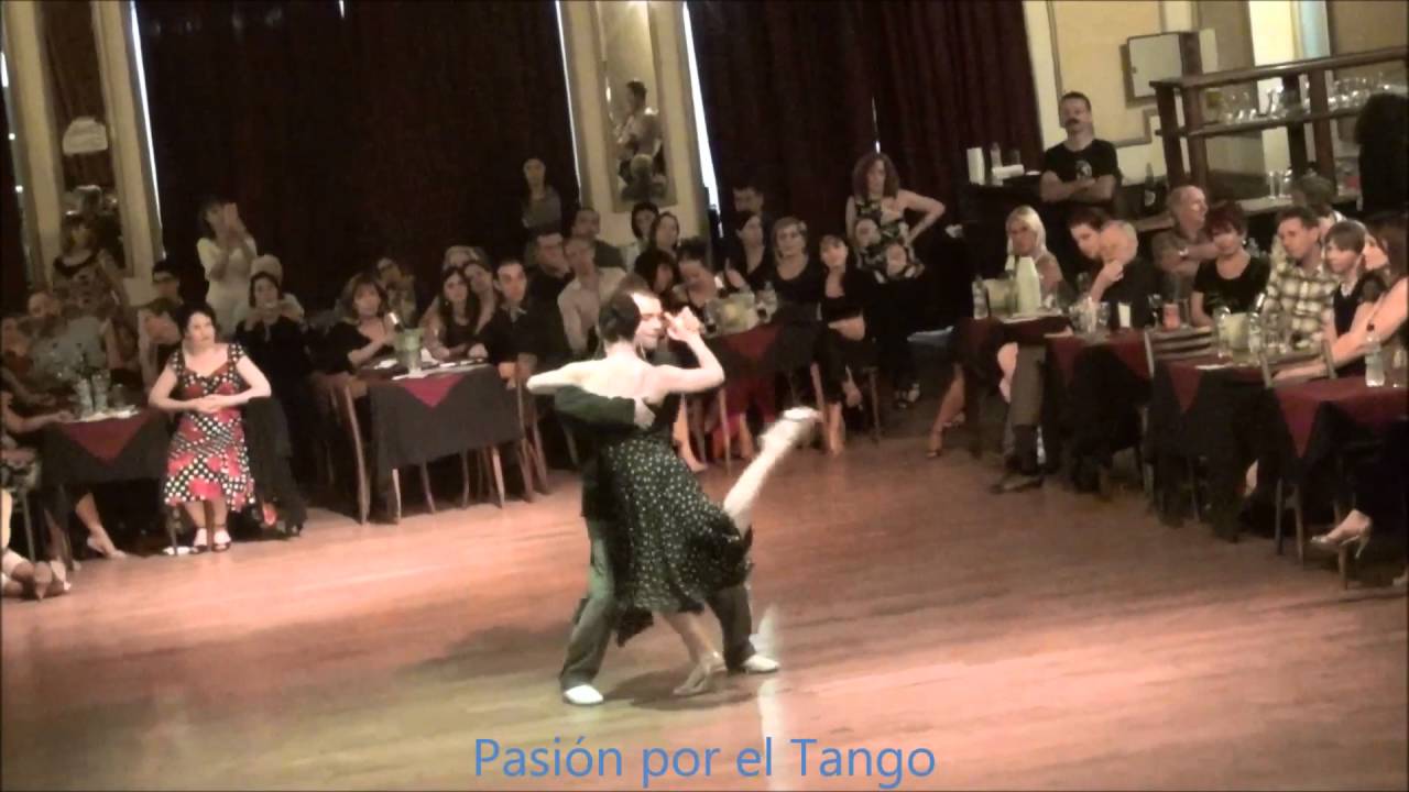 VIRGINIA CUTILLO y JOSE HALFON Bailando el Vals VISION CELESTE en YIRA YIRA MILONGA