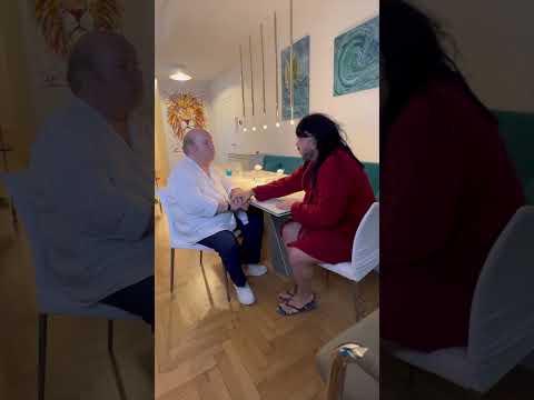 IMBARAZZI - QUANDO L'AMICO PROVA A COPRIRTI LE SPALLE