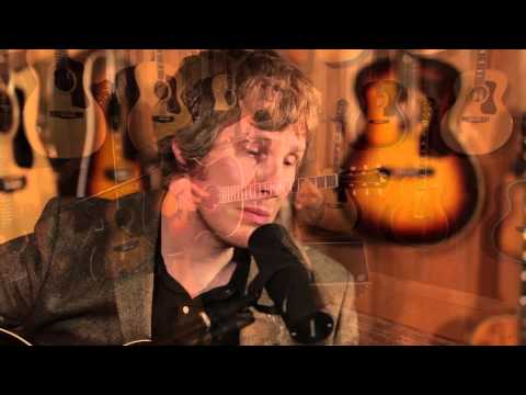 Scott Matthews Performs 'Elsewhere' in the Guild Lounge