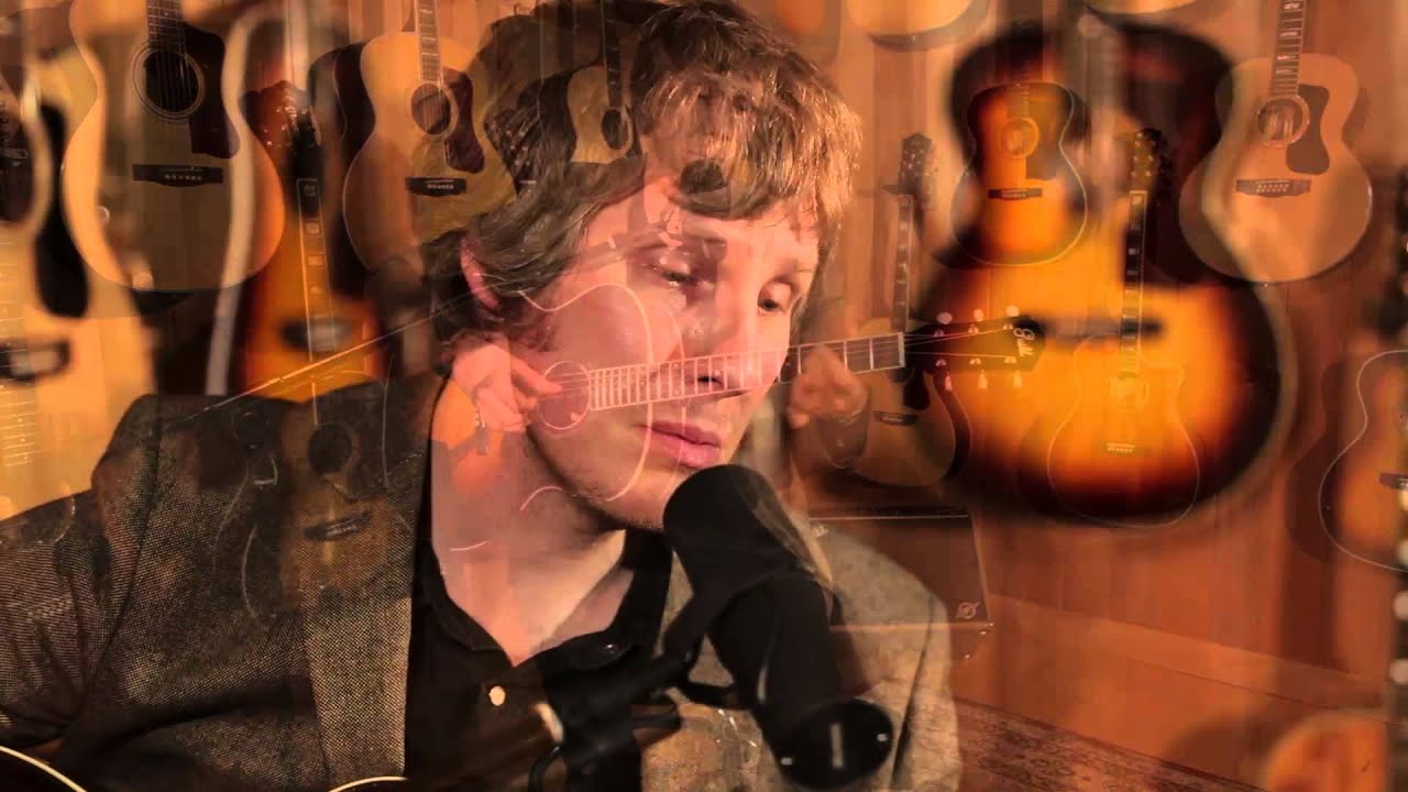 Scott Matthews Performs 'Elsewhere' in the Guild Lounge - YouTube