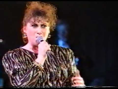 1987: Anita Wardell. Finals Concert of Australia Singing Competition.