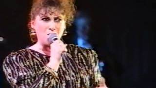 1987: Anita Wardell. Finals Concert of Australia Singing Competition.