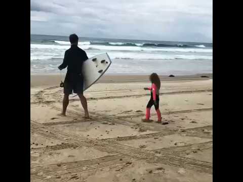 Chris Hemsworth learns surfing from his daughter 'India'